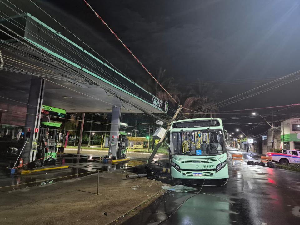 Foto 2 de 27 — Temporal volta a atingir Araraquara e provoca estragos em vários bairros; veja as fotos